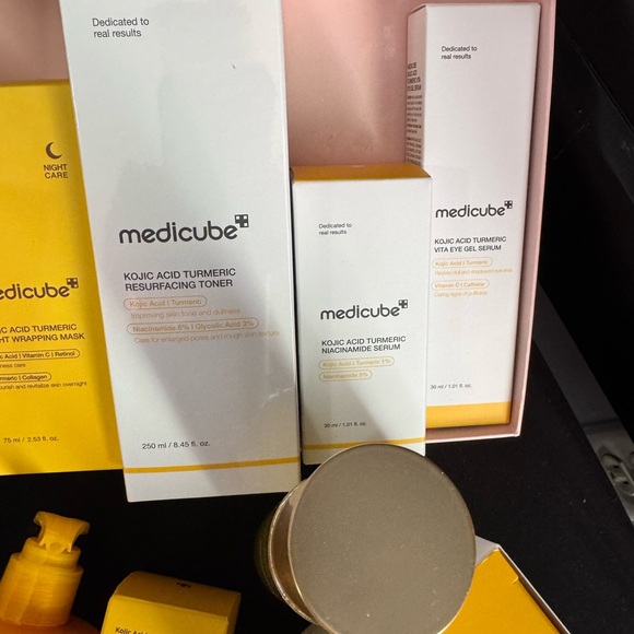 Medicube Kojic Acid Turmeric Set includes 11 pieces! New Never opened - Picture 5 of 6